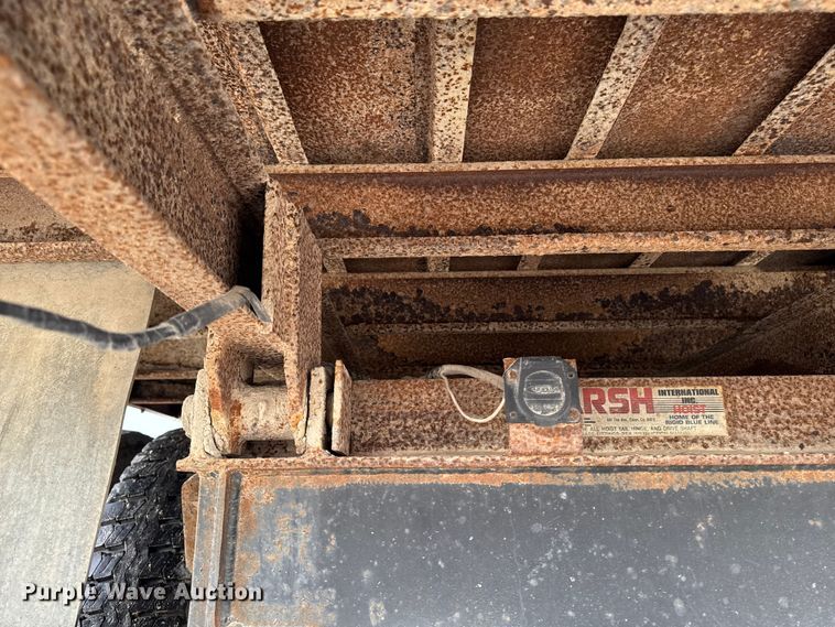 image for item EM2270 1993 International 8100 grain truck