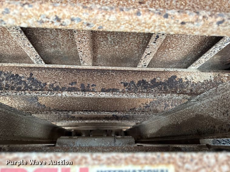 image for item EM2270 1993 International 8100 grain truck