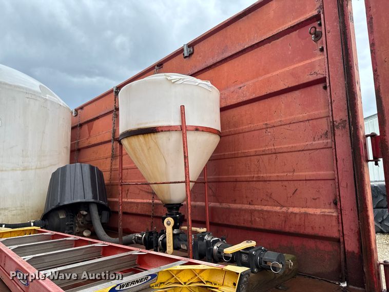 image for item EM2270 1993 International 8100 grain truck