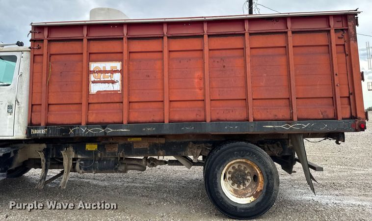 image for item EM2270 1993 International 8100 grain truck