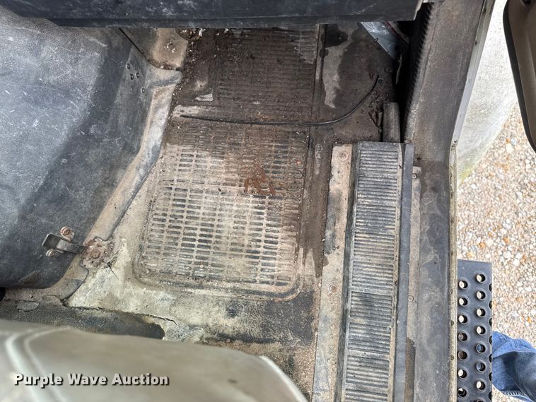 image for item EM2270 1993 International 8100 grain truck