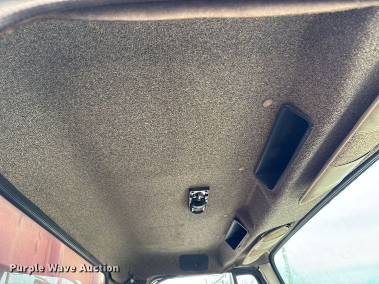 image for item EM2270 1993 International 8100 grain truck