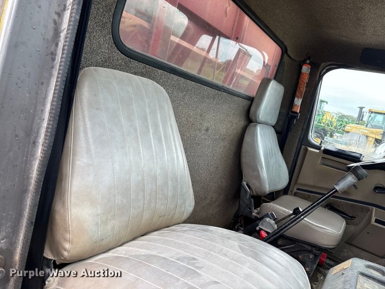 image for item EM2270 1993 International 8100 grain truck