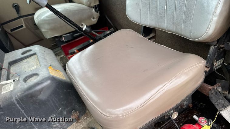 image for item EM2270 1993 International 8100 grain truck