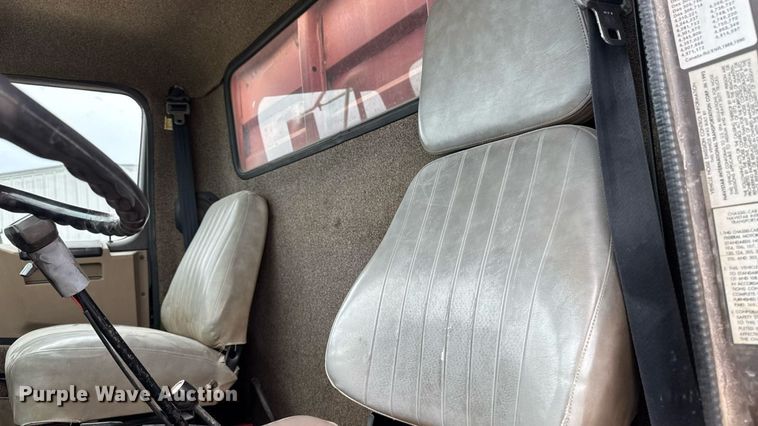 image for item EM2270 1993 International 8100 grain truck