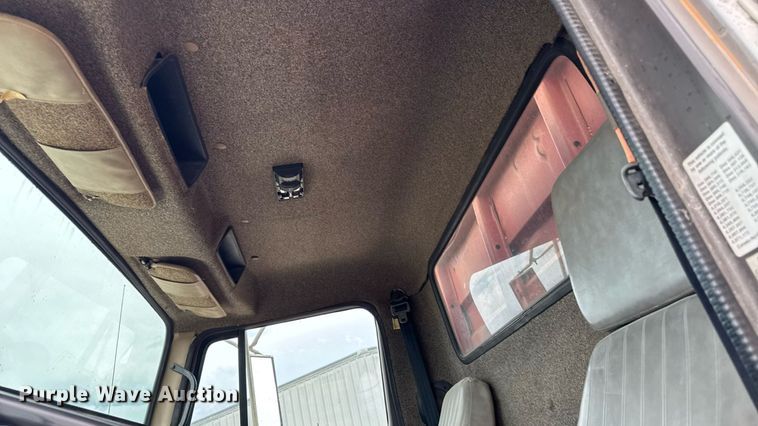 image for item EM2270 1993 International 8100 grain truck