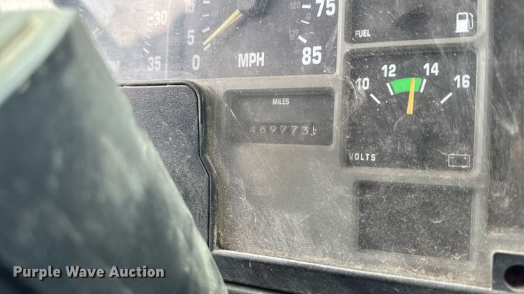 image for item EM2270 1993 International 8100 grain truck