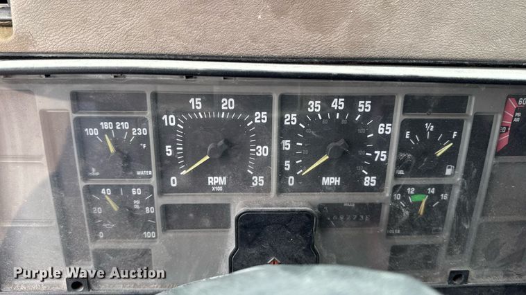 image for item EM2270 1993 International 8100 grain truck