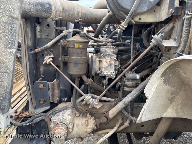 image for item EM2270 1993 International 8100 grain truck