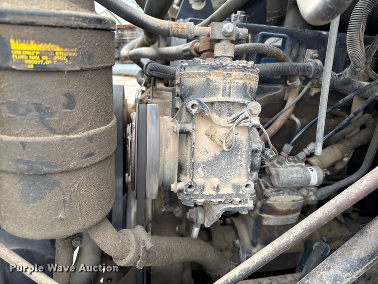 image for item EM2270 1993 International 8100 grain truck