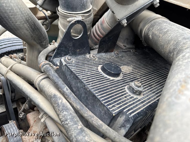 image for item EM2270 1993 International 8100 grain truck