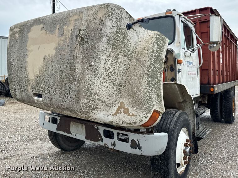 image for item EM2270 1993 International 8100 grain truck