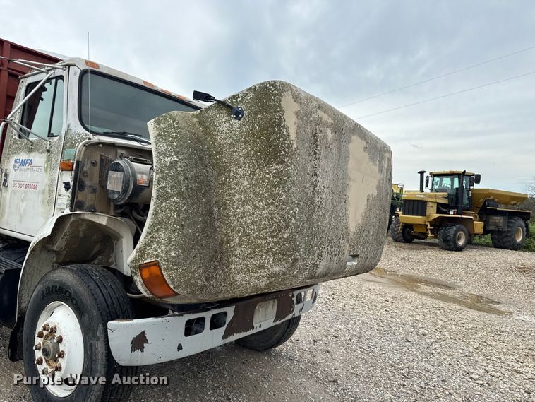 image for item EM2270 1993 International 8100 grain truck