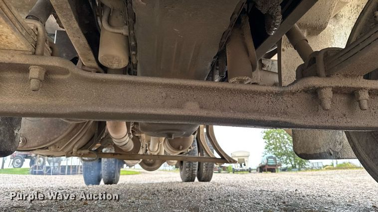 image for item EM2270 1993 International 8100 grain truck