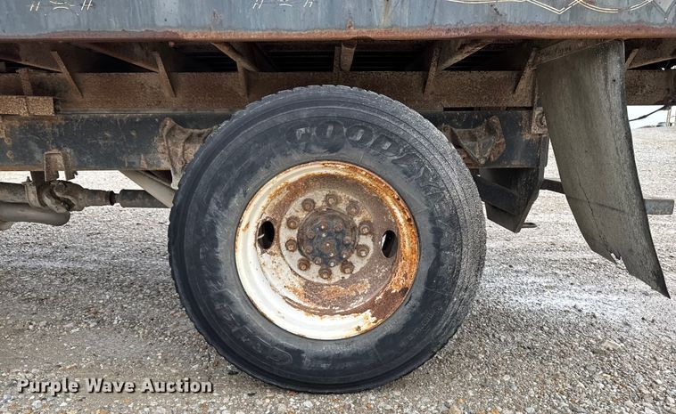 image for item EM2270 1993 International 8100 grain truck