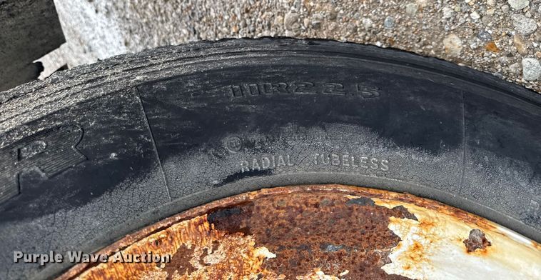 image for item EM2270 1993 International 8100 grain truck