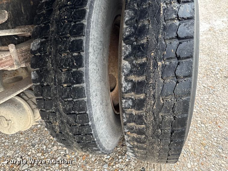 image for item EM2270 1993 International 8100 grain truck