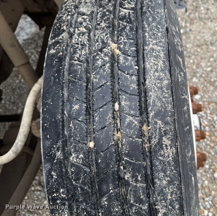 image for item EM2270 1993 International 8100 grain truck