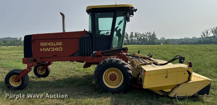 image for item ER2118 1999 New Holland HW340 swather / windrower