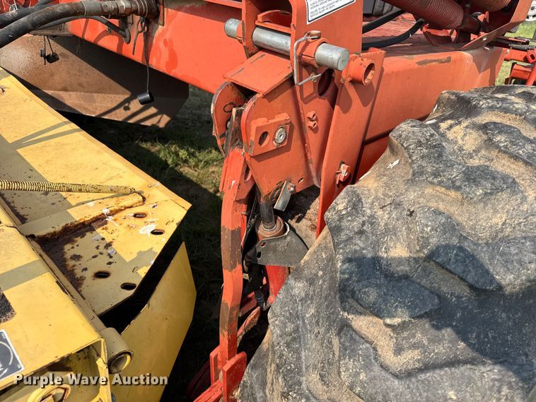 image for item ER2118 1999 New Holland HW340 swather / windrower