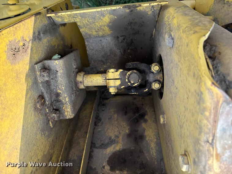 image for item ER2118 1999 New Holland HW340 swather / windrower