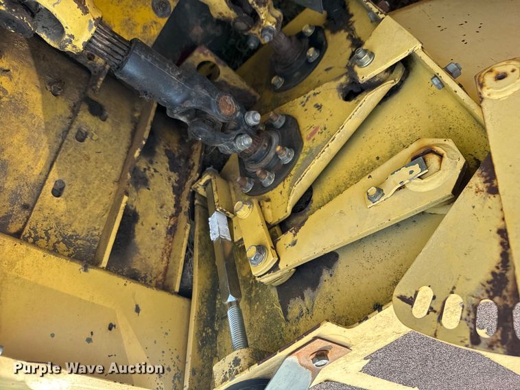 image for item ER2118 1999 New Holland HW340 swather / windrower