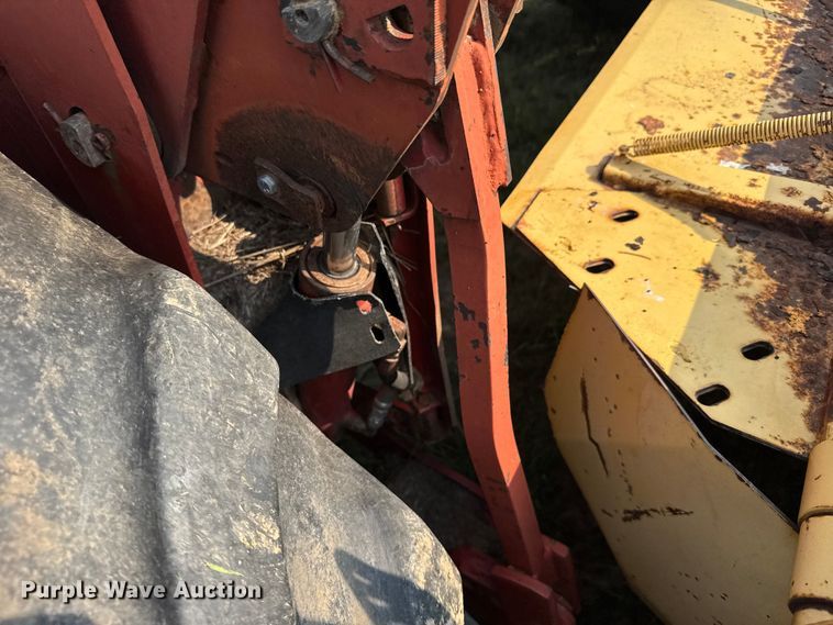 image for item ER2118 1999 New Holland HW340 swather / windrower