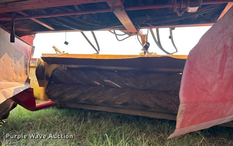 image for item ER2118 1999 New Holland HW340 swather / windrower