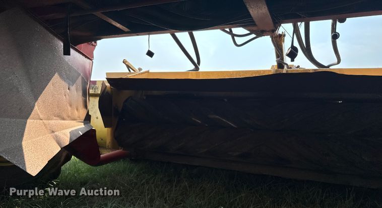 image for item ER2118 1999 New Holland HW340 swather / windrower