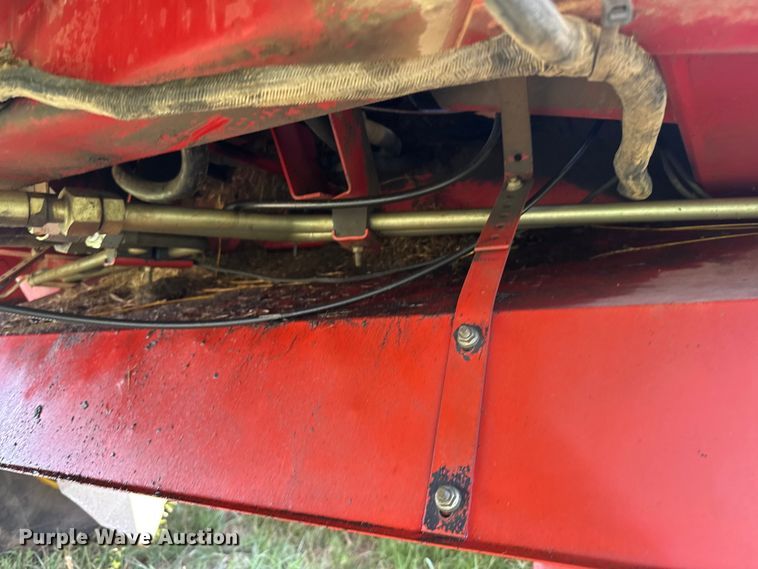 image for item ER2118 1999 New Holland HW340 swather / windrower