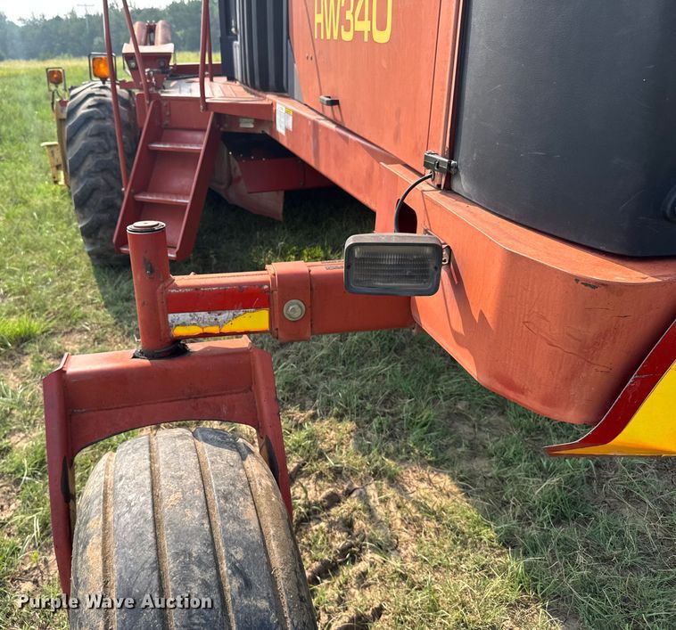 image for item ER2118 1999 New Holland HW340 swather / windrower