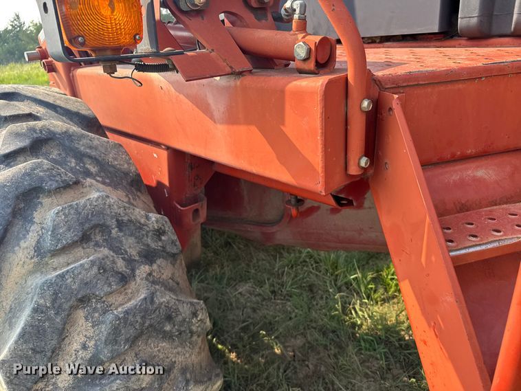 image for item ER2118 1999 New Holland HW340 swather / windrower