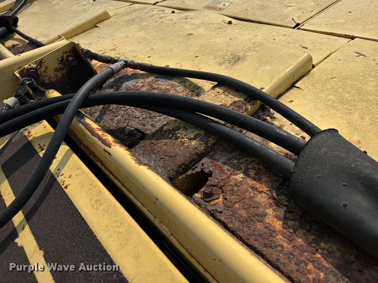 image for item ER2118 1999 New Holland HW340 swather / windrower