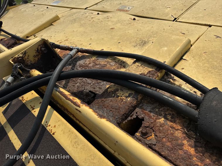 image for item ER2118 1999 New Holland HW340 swather / windrower