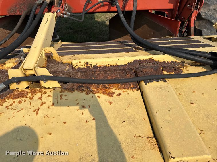 image for item ER2118 1999 New Holland HW340 swather / windrower