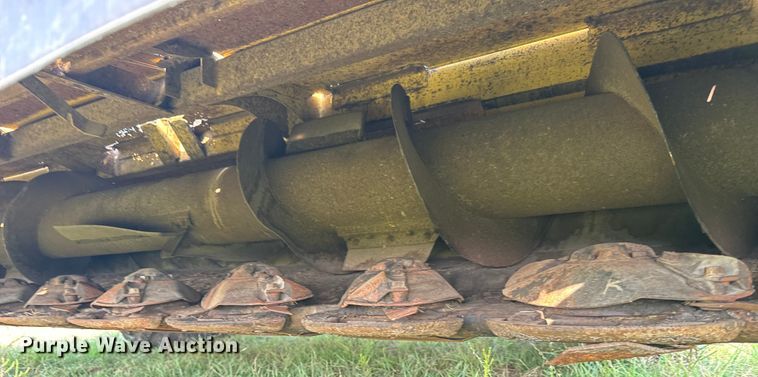 image for item ER2118 1999 New Holland HW340 swather / windrower