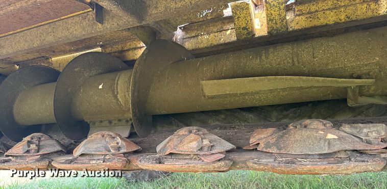 image for item ER2118 1999 New Holland HW340 swather / windrower