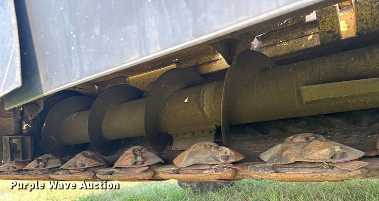 image for item ER2118 1999 New Holland HW340 swather / windrower