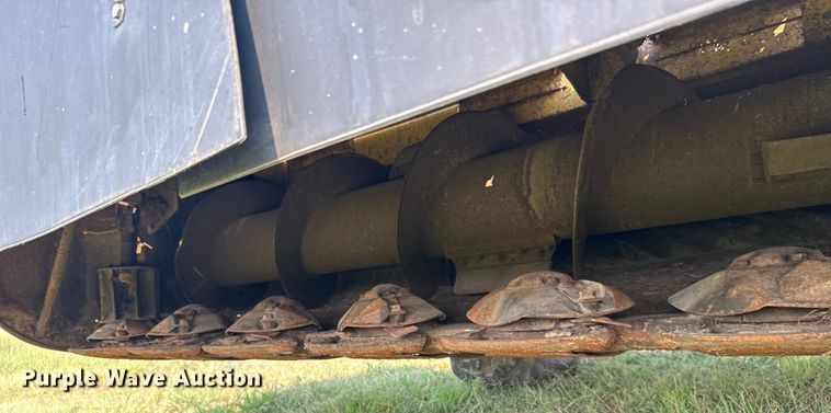 image for item ER2118 1999 New Holland HW340 swather / windrower