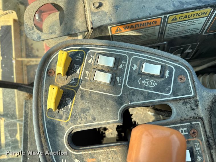 image for item ER2118 1999 New Holland HW340 swather / windrower