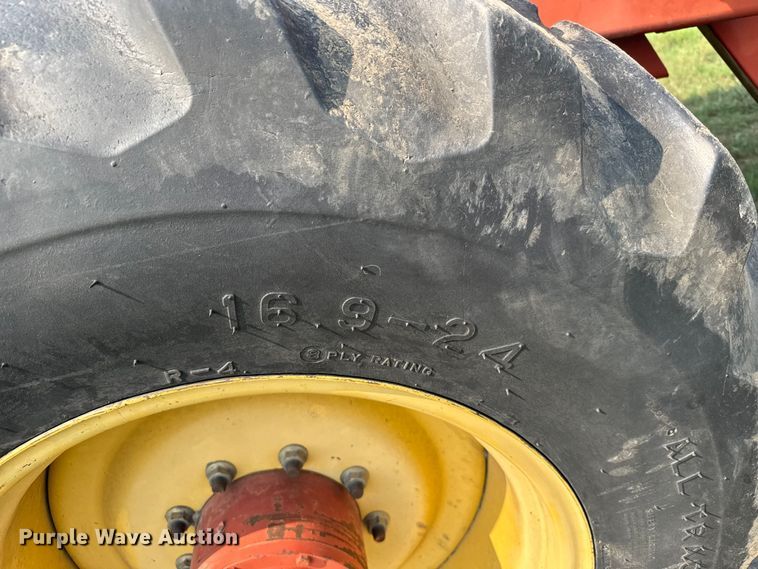 image for item ER2118 1999 New Holland HW340 swather / windrower