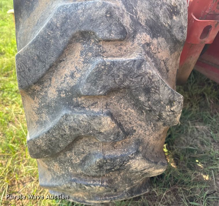 image for item ER2118 1999 New Holland HW340 swather / windrower