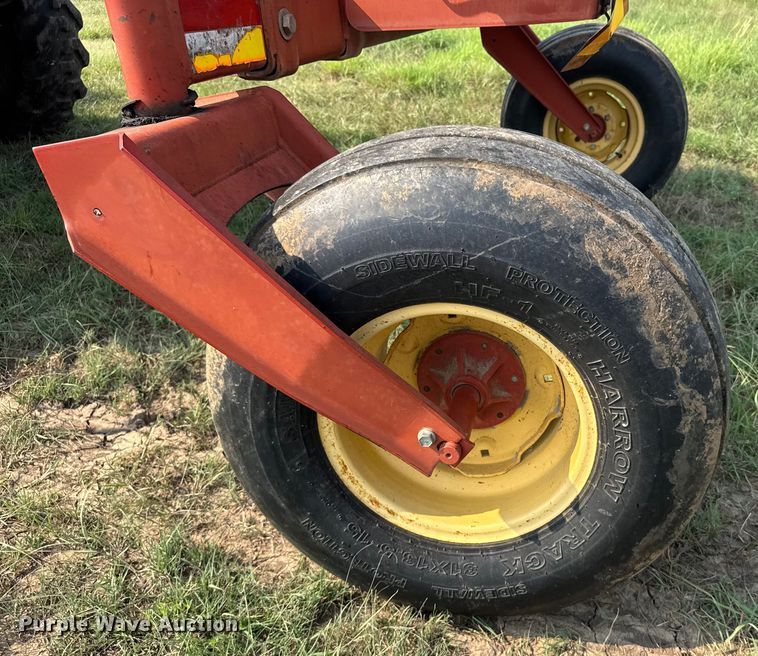 image for item ER2118 1999 New Holland HW340 swather / windrower