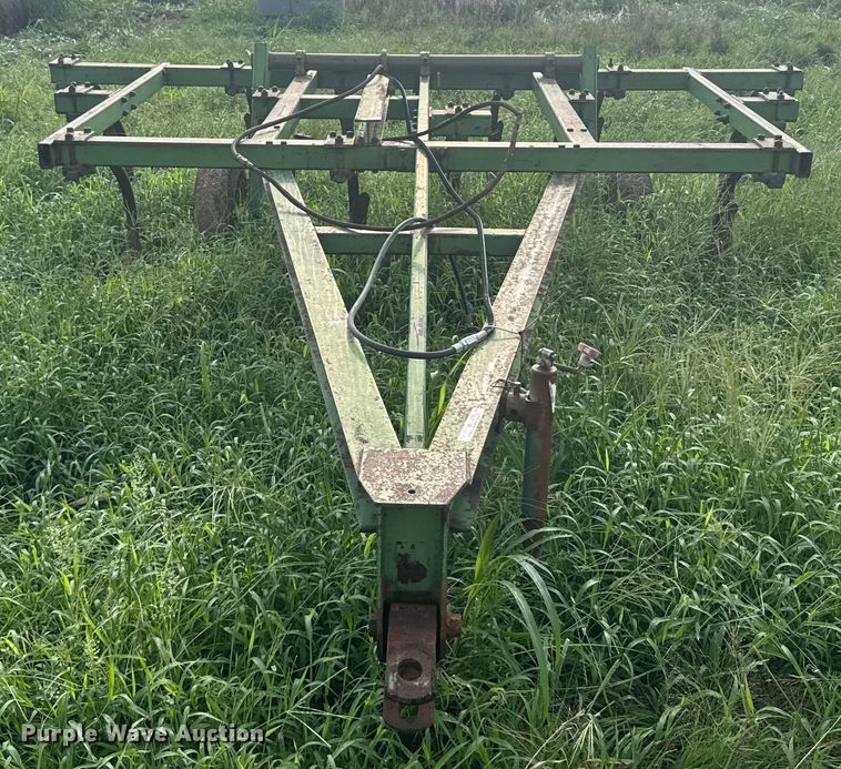 image for item ER2215 John Deere 1600 chisel