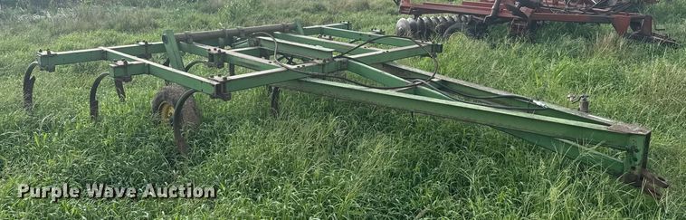 image for item ER2215 John Deere 1600 chisel