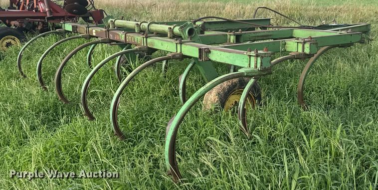 image for item ER2215 John Deere 1600 chisel