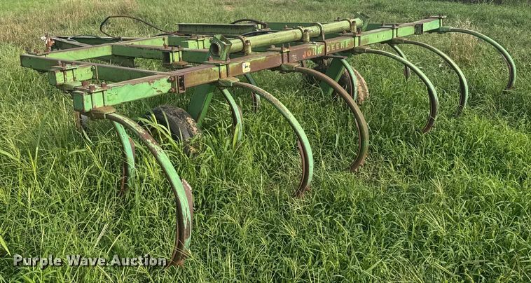 image for item ER2215 John Deere 1600 chisel