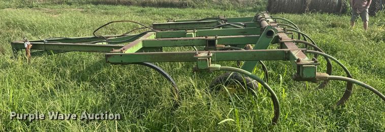 image for item ER2215 John Deere 1600 chisel