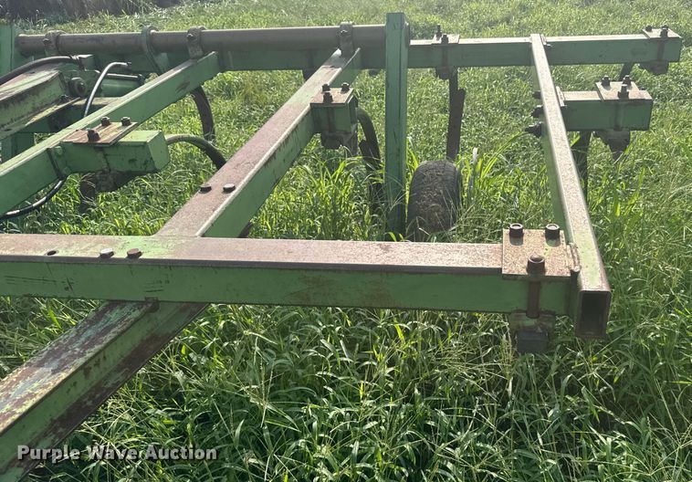 image for item ER2215 John Deere 1600 chisel