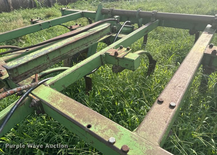 image for item ER2215 John Deere 1600 chisel